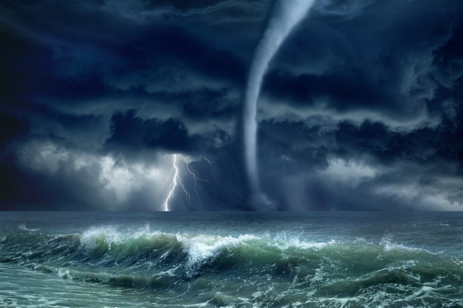 狂风骤雨中的闪电美景 奇特大自然图片