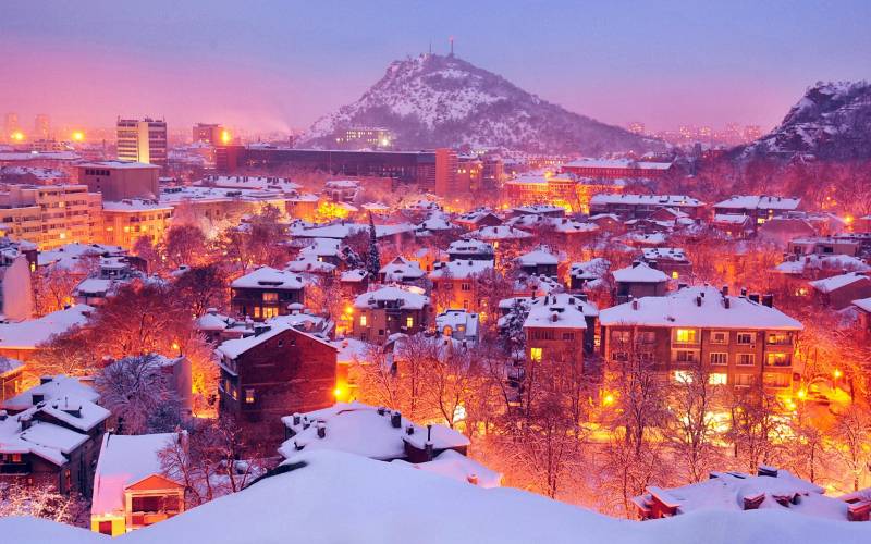 雪中城市夜景高清风景壁纸