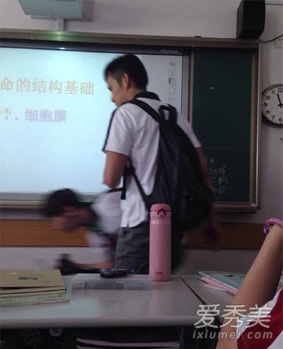 钟汉良录《我去上学啦》 穿校服与高中生做同学