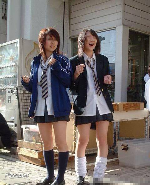 冬天日本女生喜欢穿短裙(2)