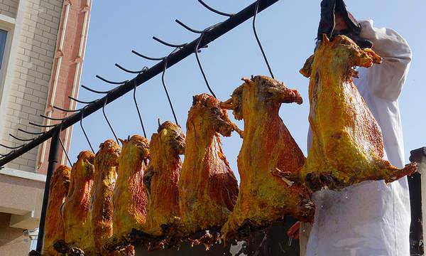 新疆特色小吃大全 烤肉手抓饭令人垂涎