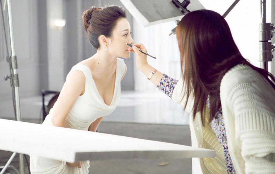 美女明星柳岩抹胸薄纱时尚写真