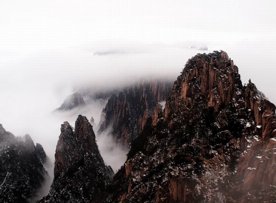 冬季雪盖黄山美景