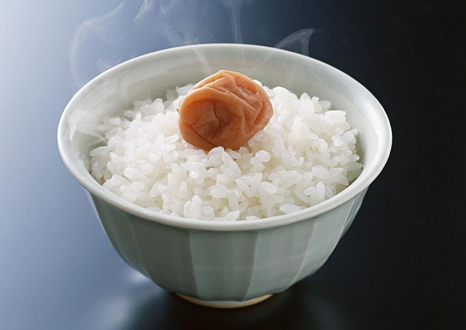热气腾腾的白米饭图片