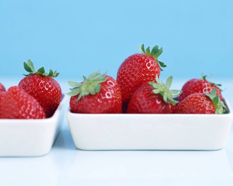 香甜诱人的草莓高清桌面壁纸