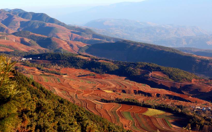 红土地秀丽山河自然风景壁纸