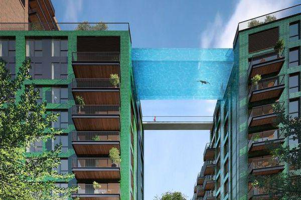 伦敦两栋居民楼间建透明泳池