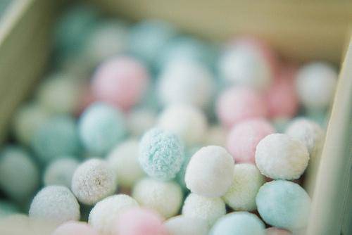 小巧甜蜜的彩虹糖摄影图片