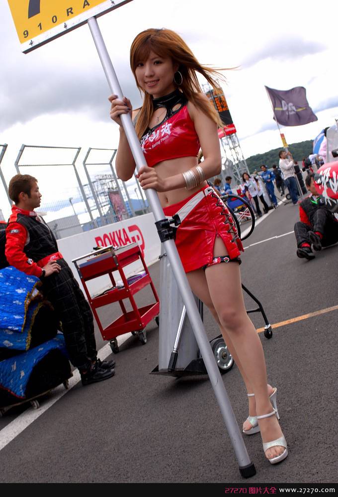 漂亮的赛车模特