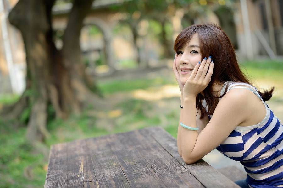 清纯美女蒂蒂户外唯美写真图片