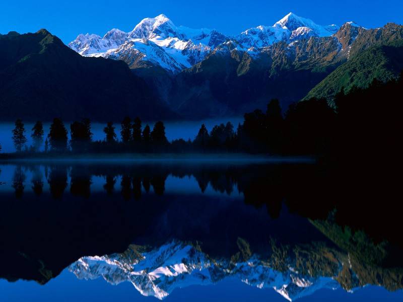 波光粼粼的湖面高清风景图片