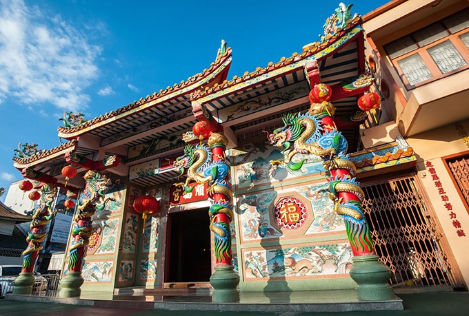 泰国龙柱寺庙门高清图片