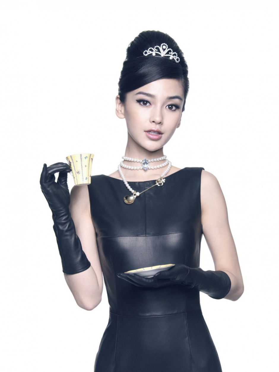 Angelababy杨颖餐厅开幕变身代言