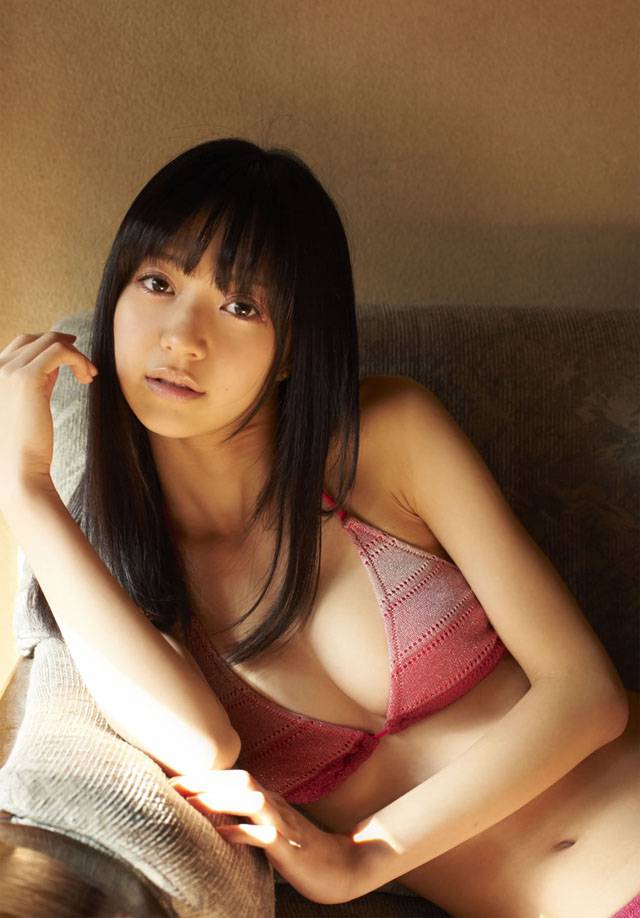 大眼萌妹逢泽莉娜甜美日本街拍