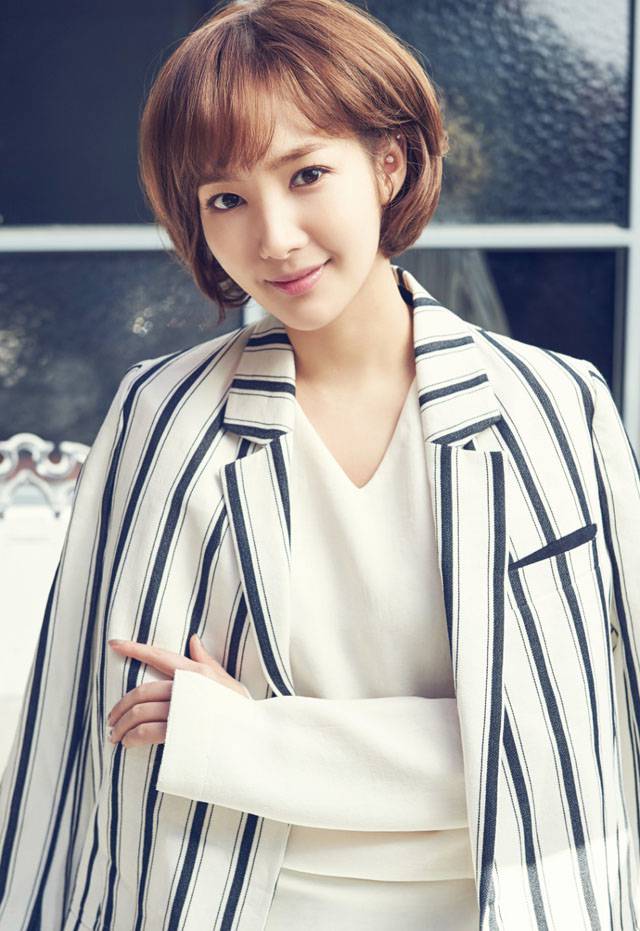 韩国气质美女朴敏英迷人笑容写真