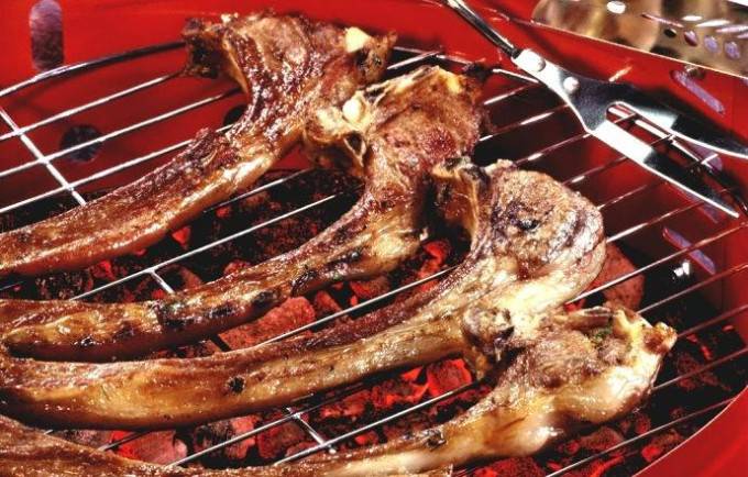 新疆特色塞外羊排食物图片