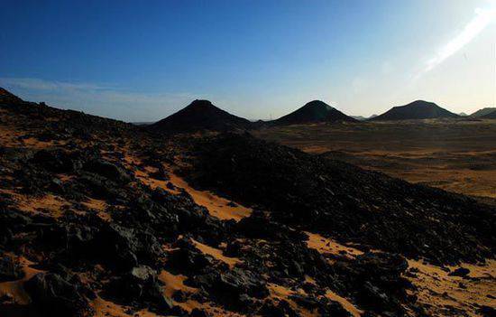 埃及黑白沙漠戈壁风景壁纸
