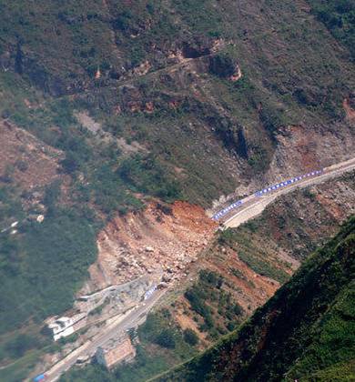 云南首批震区航拍照片公布 震后灾区受损相当严重