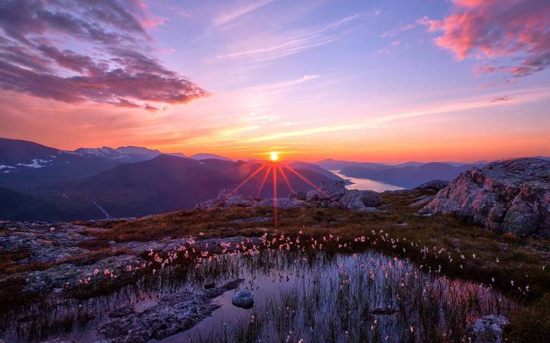 黄昏迷人山脉高清风景壁纸