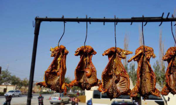 新疆特色小吃大全 烤肉手抓饭令人垂涎