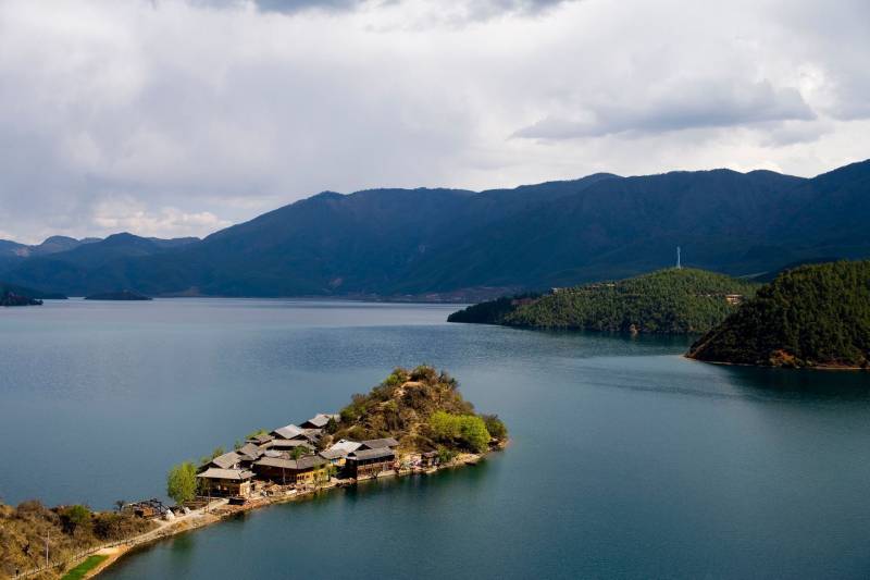 旅游景点泸沽湖山水高清图片