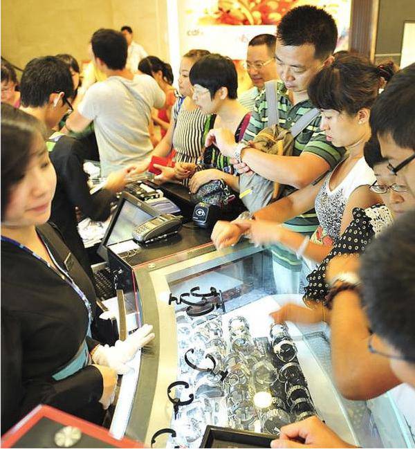 4000中国游客买光日本渔村商品