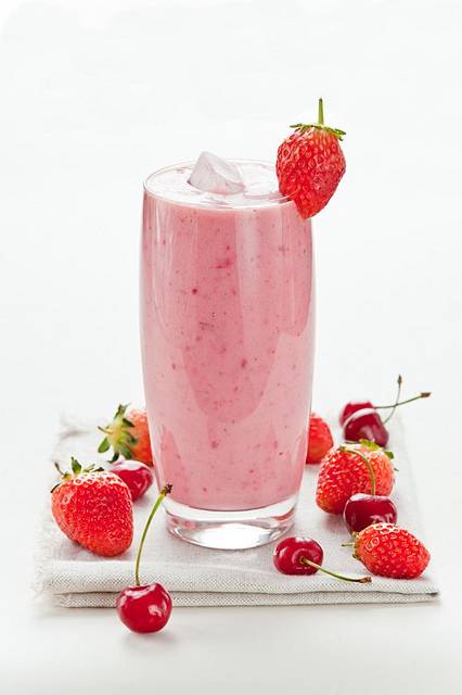 营养美味的草莓奶昔图片