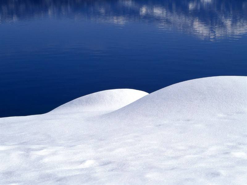 冬季郊区山雪美景图片
