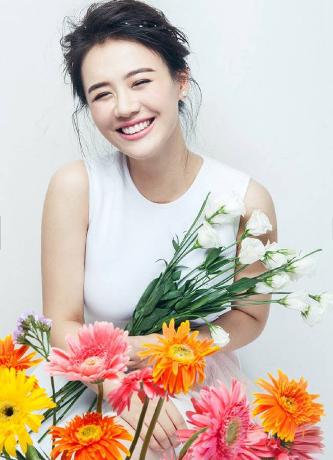 马思纯与花 时尚封面写真