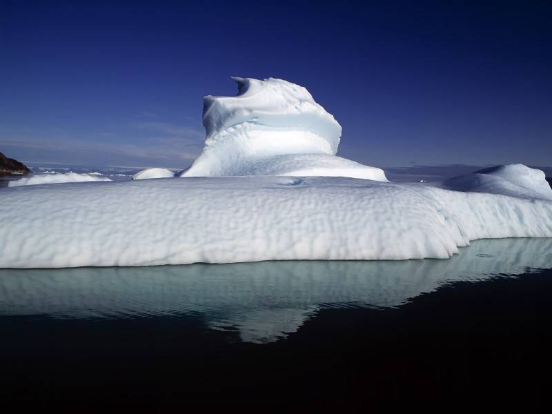极地蓝色冰山唯美图片