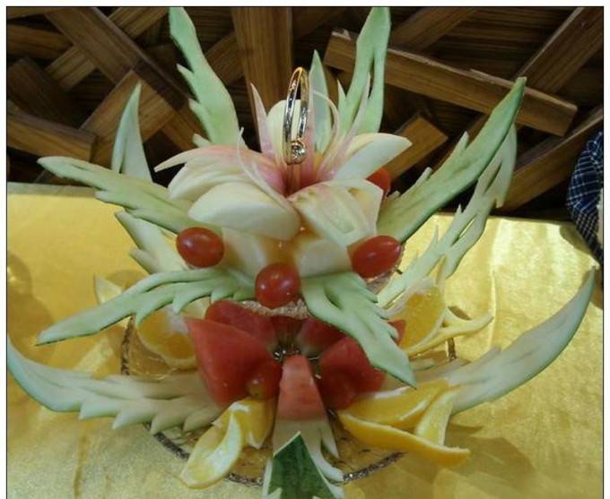 精致的创意水果拼盘图片