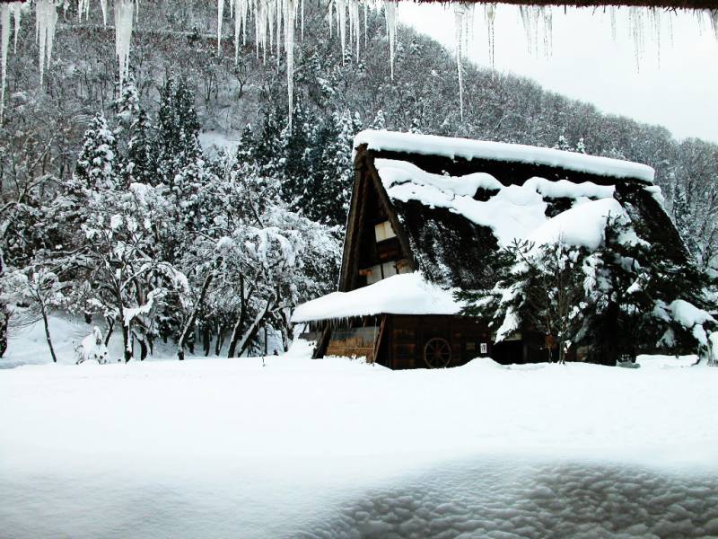 雪山梦幻小屋高清风景壁纸