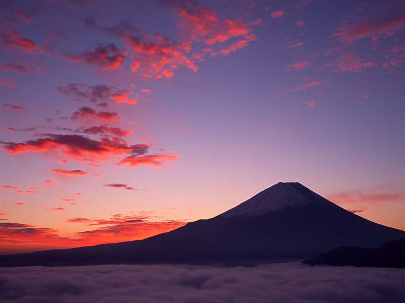 日本第一高峰富士山远景图片