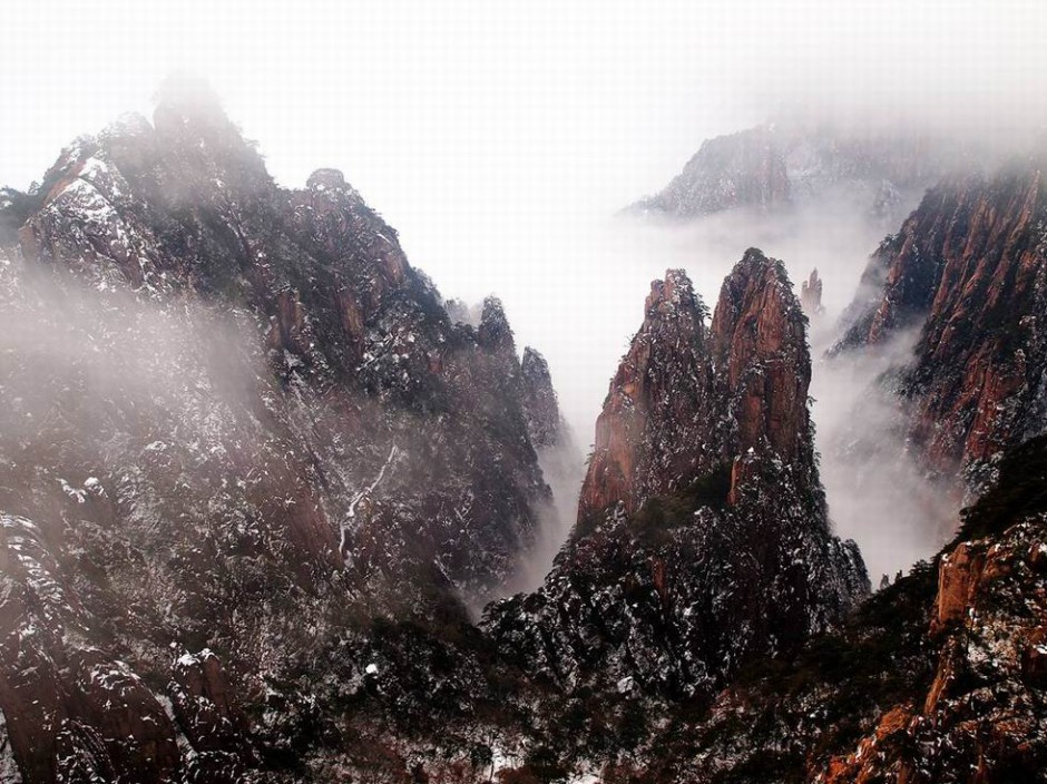 冬季雪盖黄山美景