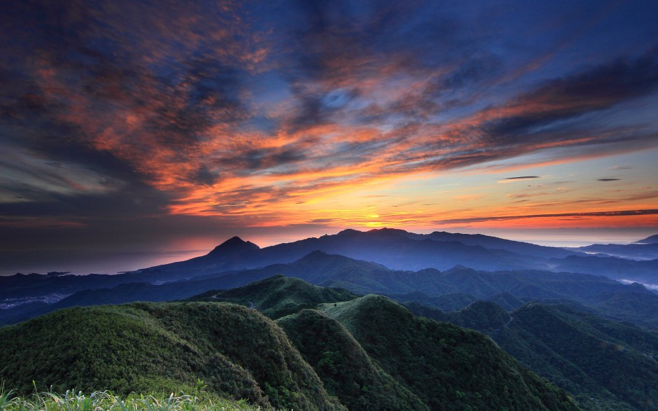 优美绿色山川风景壁纸