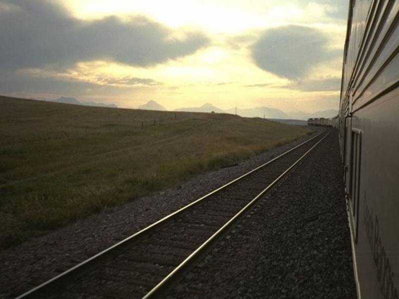 宁静的道路美景图片