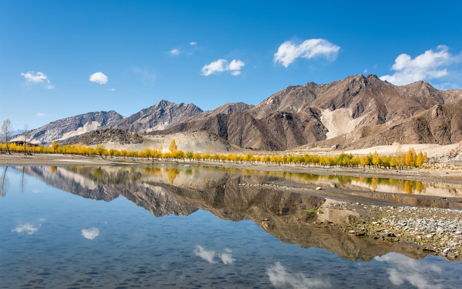 西藏山水湖泊倒影风景图片