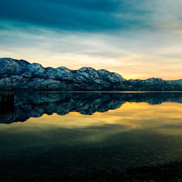 清新唯美的湖泊摄影桌面墙纸