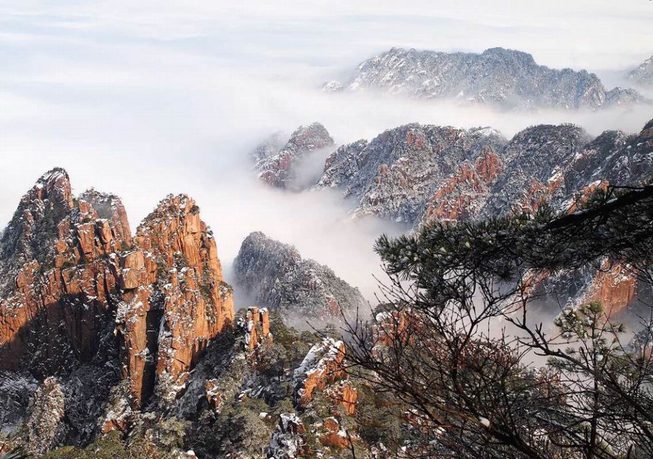 冬季雪盖黄山美景
