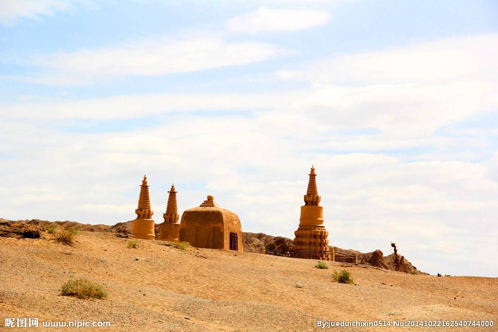美丽的戈壁天空高清图片