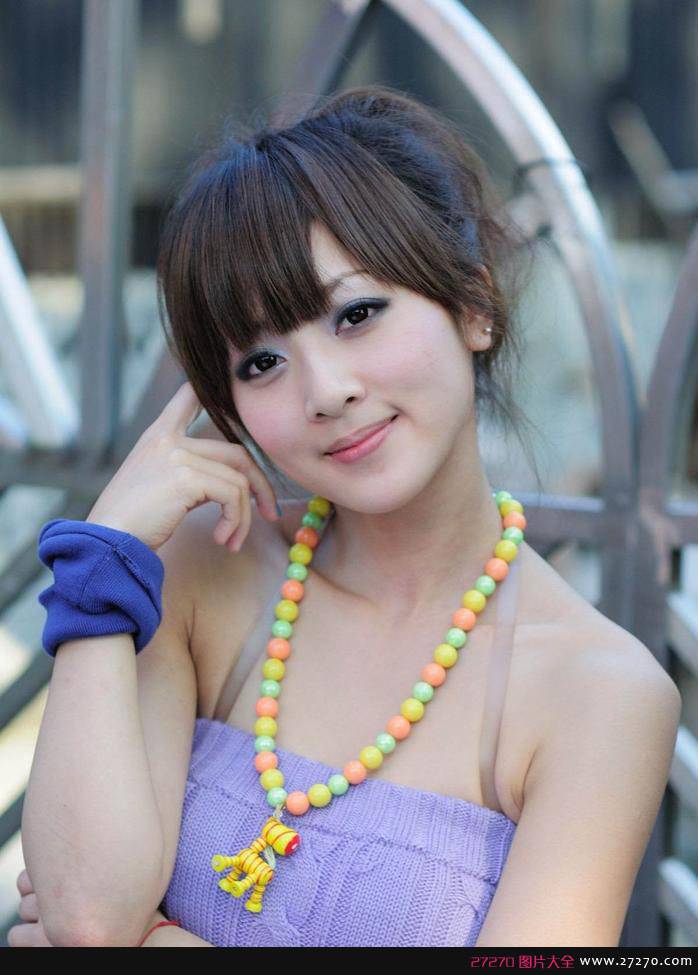 街拍靓丽可爱迷人小明星甜美诱惑