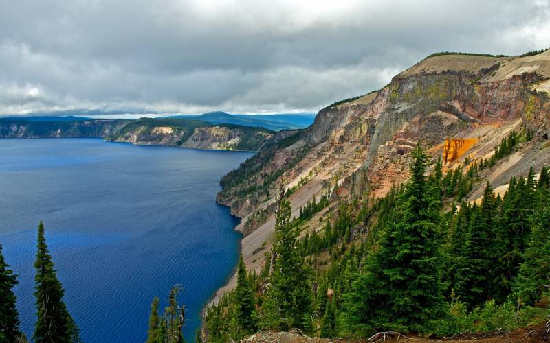 火山口湖超唯美风景高清电脑壁纸