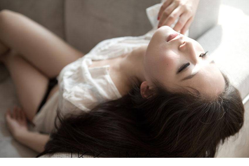 气质韩国美女人体艺术写真