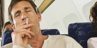 国航驾驶舱有人抽烟 飞机上到底能不能够吸烟?