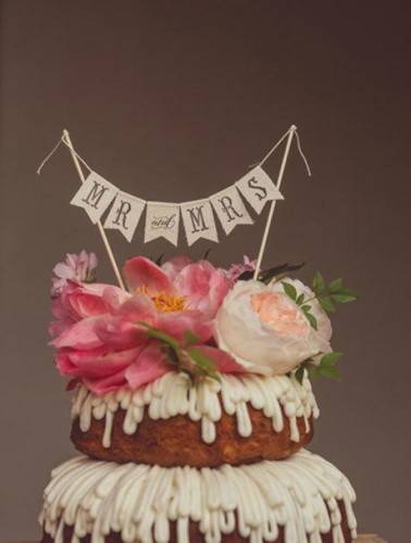 幸福甜蜜的婚礼甜点蛋糕图片