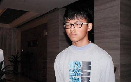 “鼠标少年”杨辉就读学校因压力大劝其退学？