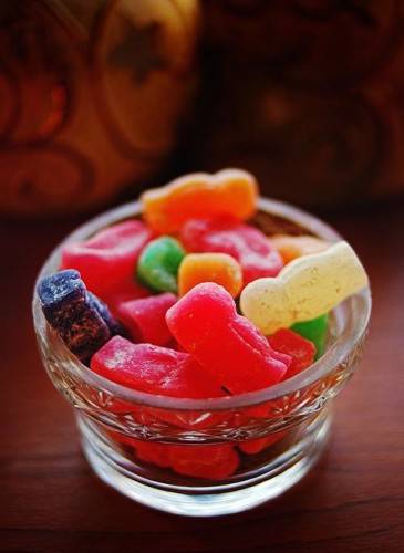 小巧甜蜜的彩虹糖摄影图片