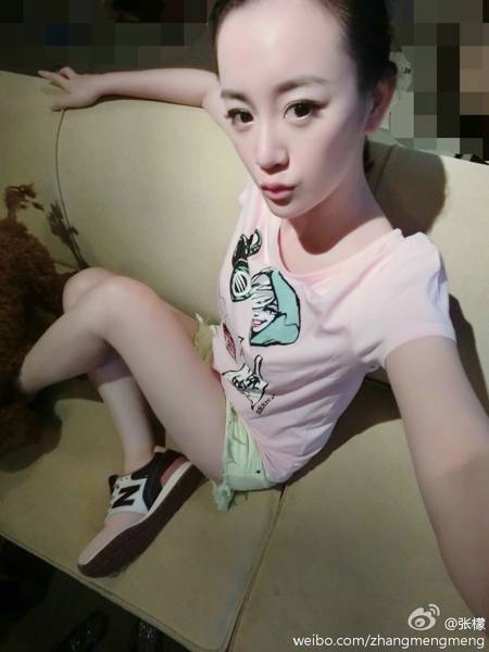 内地女星张檬活力私房自拍