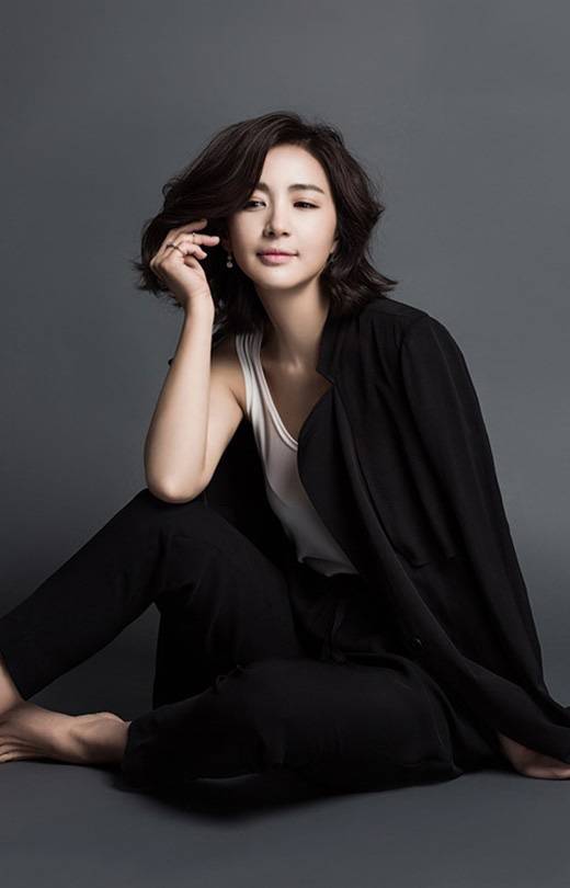 韩国气质美女尹海英时尚杂志拍摄