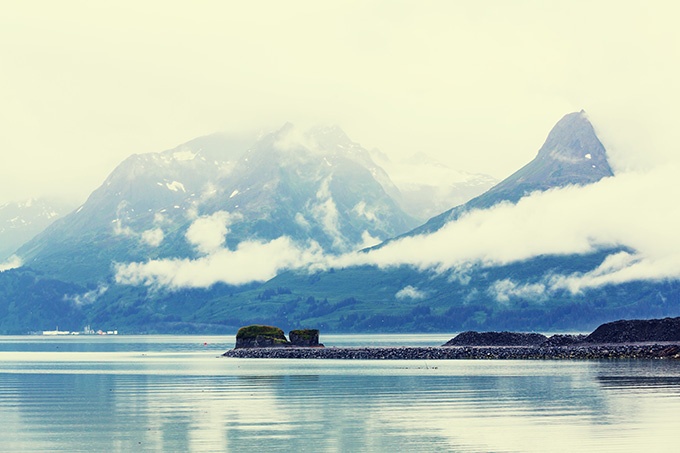 山峰云雾缭绕风景图片欣赏